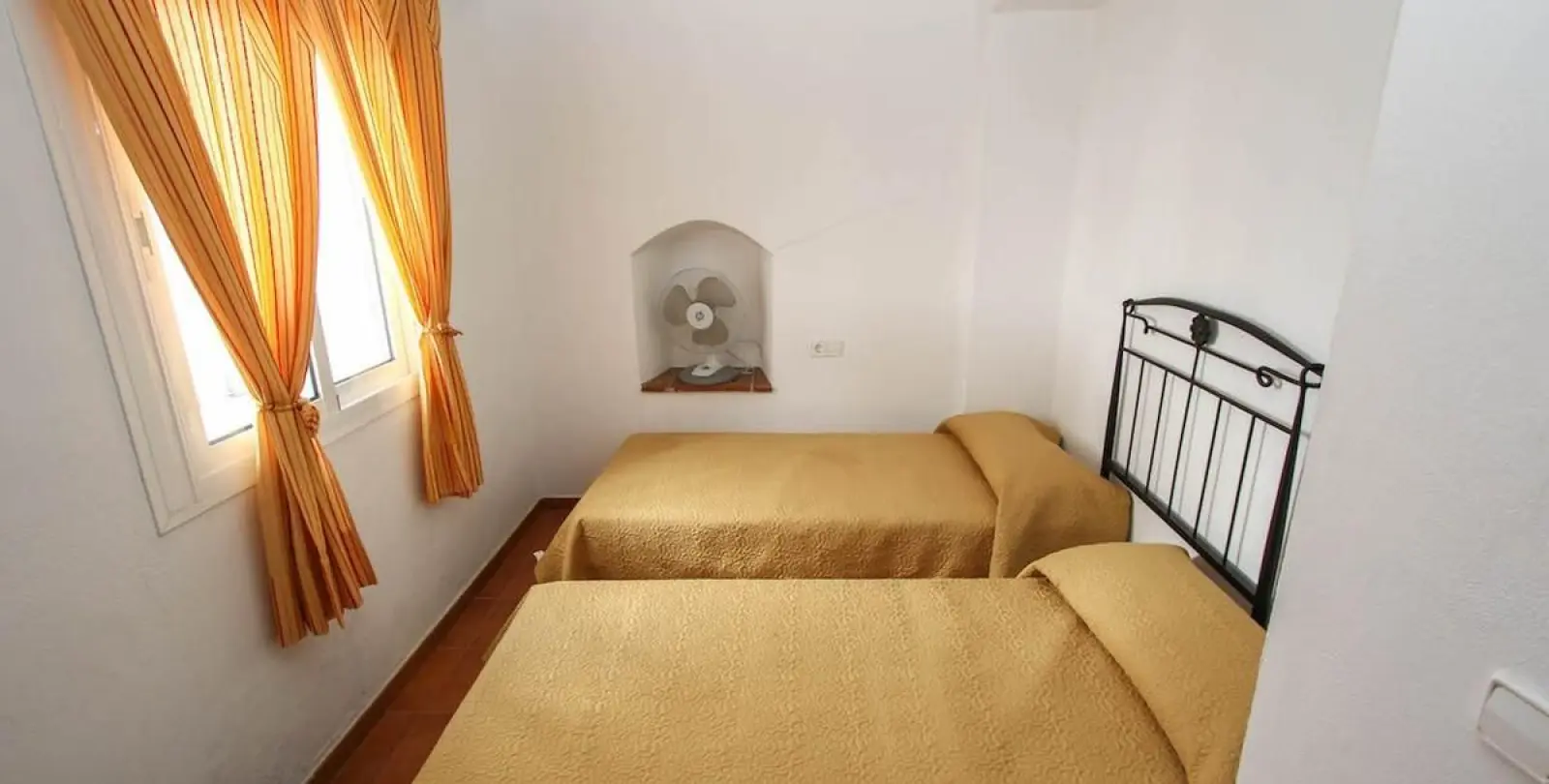 Sale of townhouse in Guaro 36