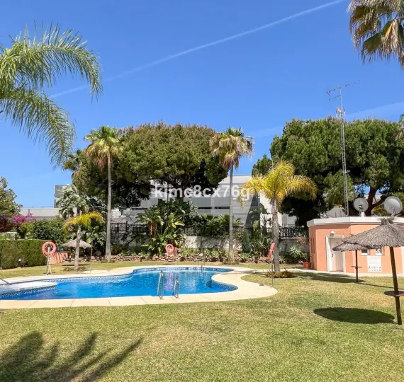 Продажа апартаментов на среднем этаже в Marbella