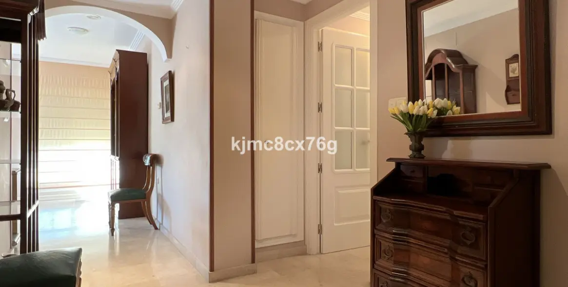 Продажа апартаментов на среднем этаже в Marbella 2