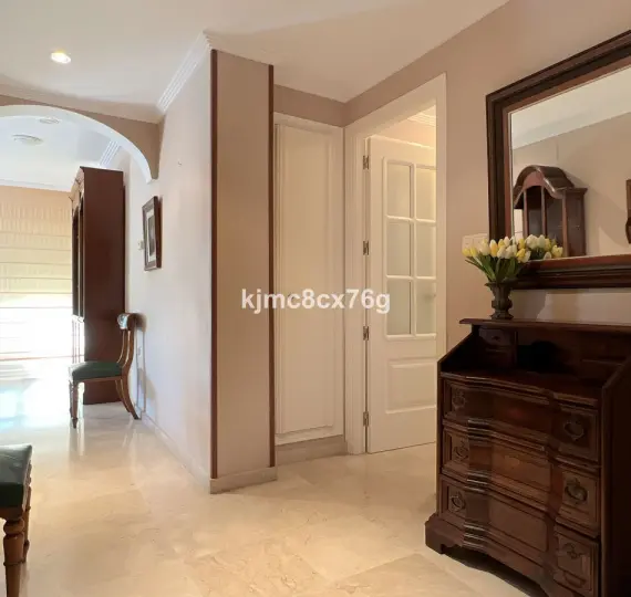 Продажа апартаментов на среднем этаже в Marbella