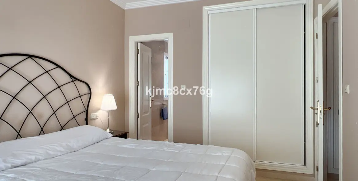 Sale of middle floor apartment in Marbella 22