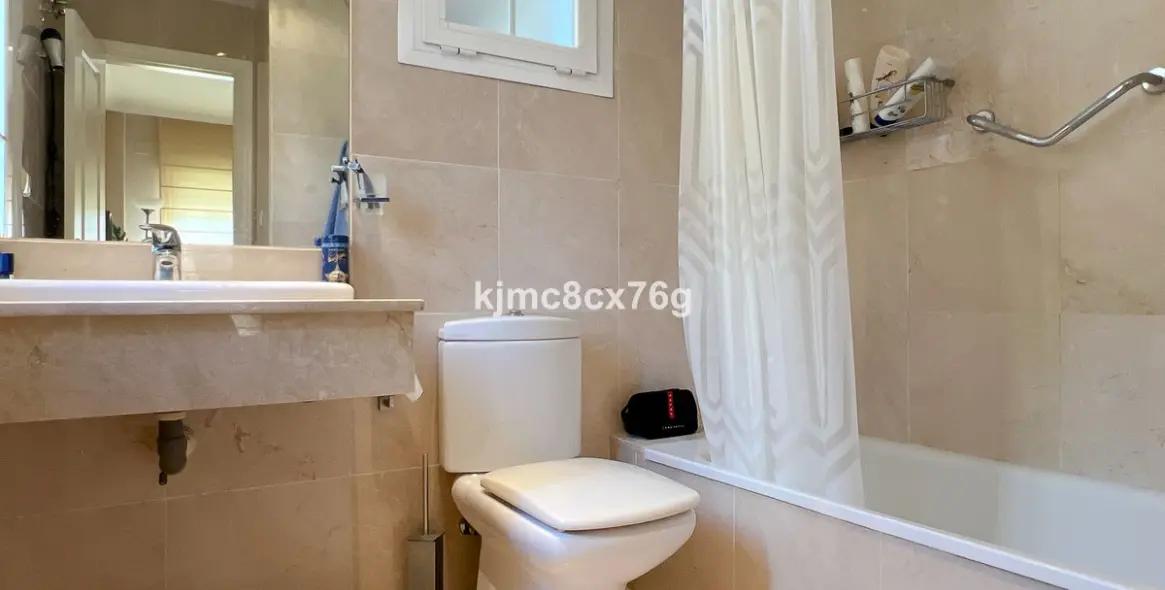 Sale of middle floor apartment in Marbella 23