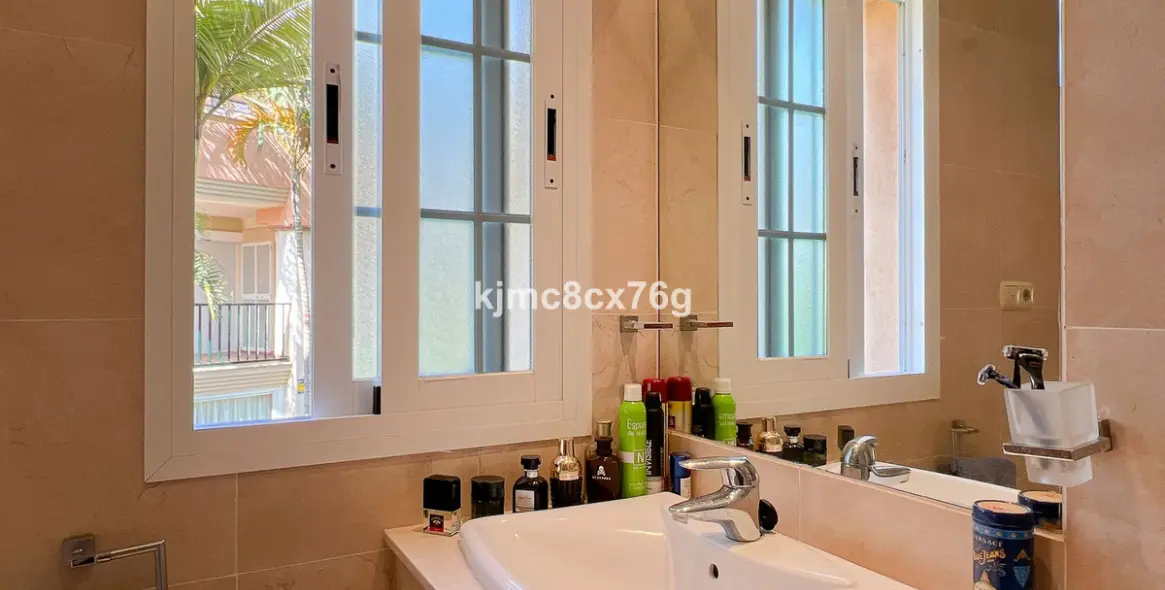 Sale of middle floor apartment in Marbella 24