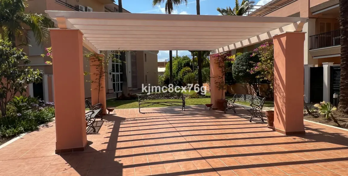 Sale of middle floor apartment in Marbella 26