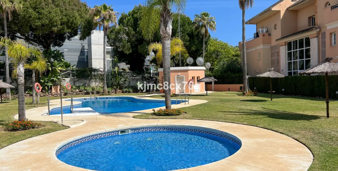 Sale of middle floor apartment in Marbella 28