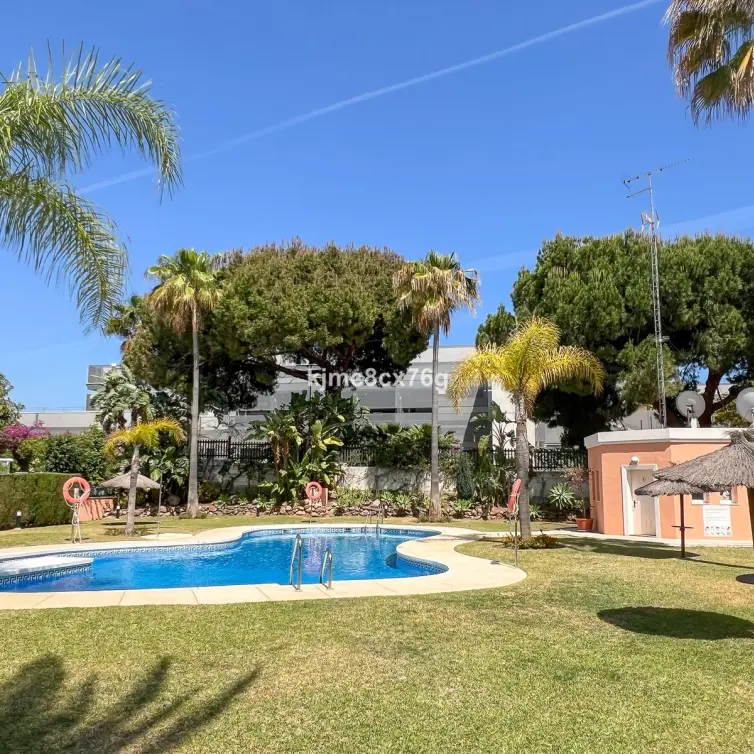 Sale of middle floor apartment in Marbella