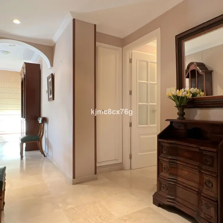 Sale of middle floor apartment in Marbella