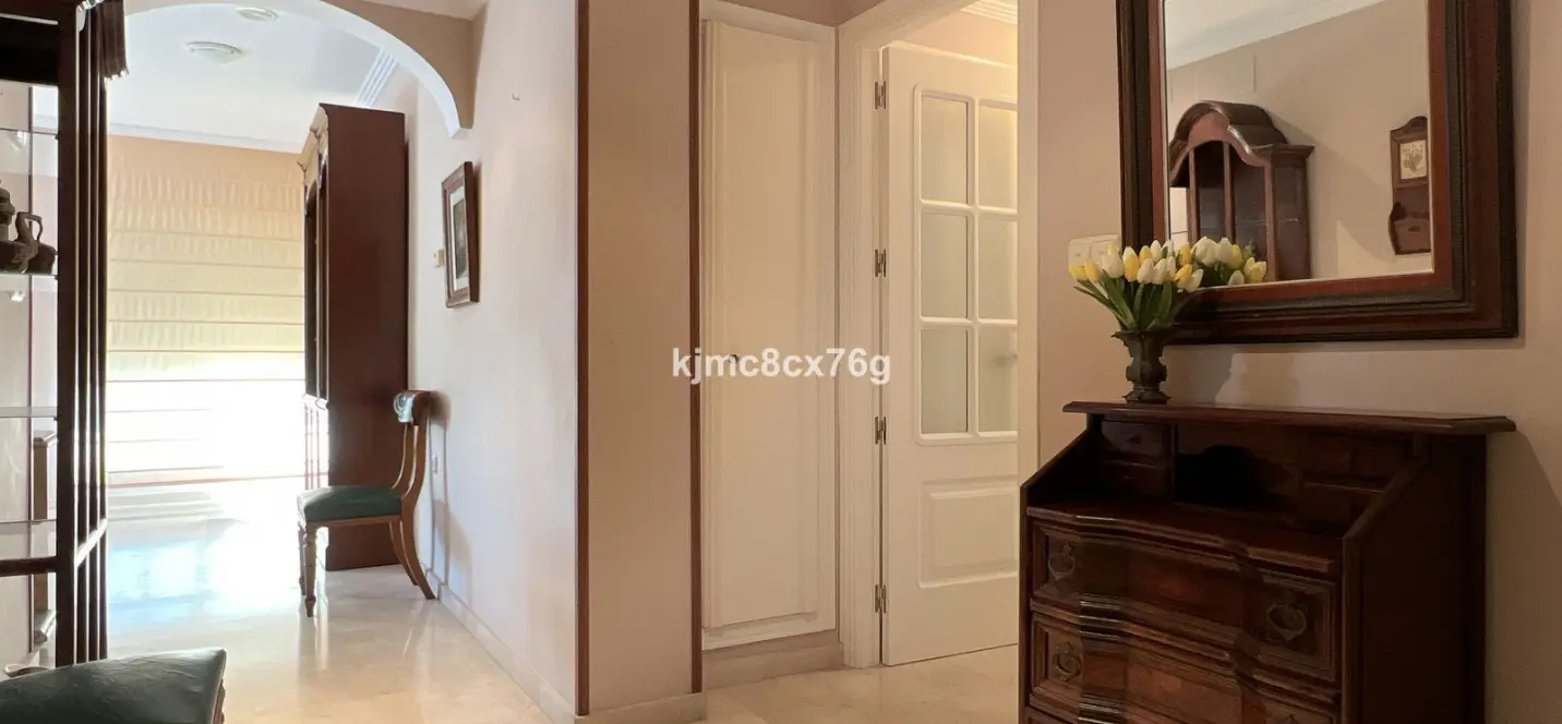 Sale of middle floor apartment in Marbella 1