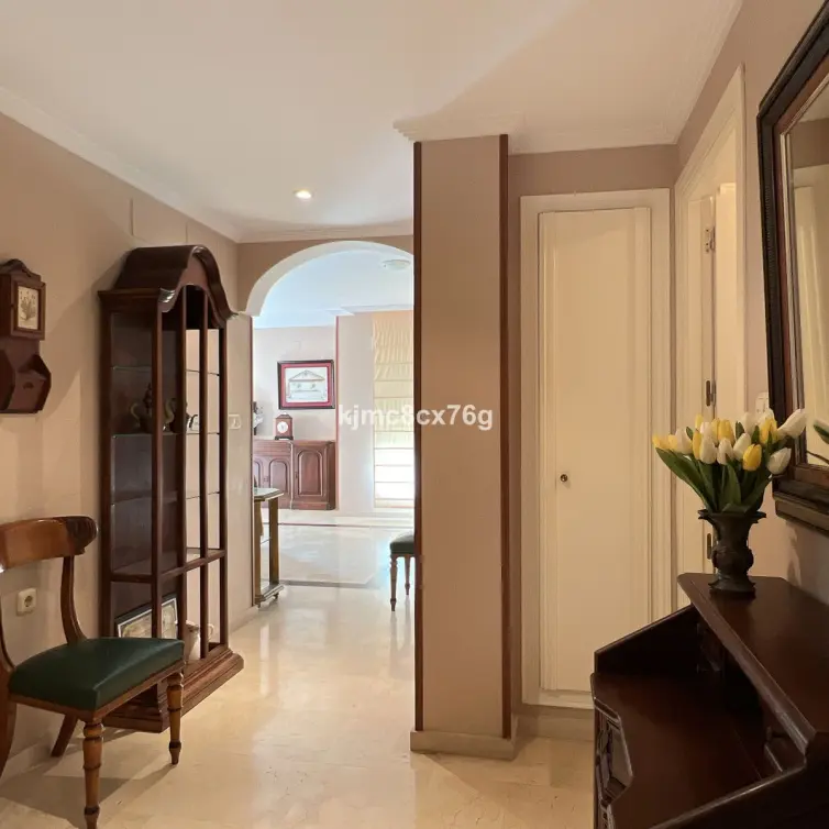 Sale of middle floor apartment in Marbella