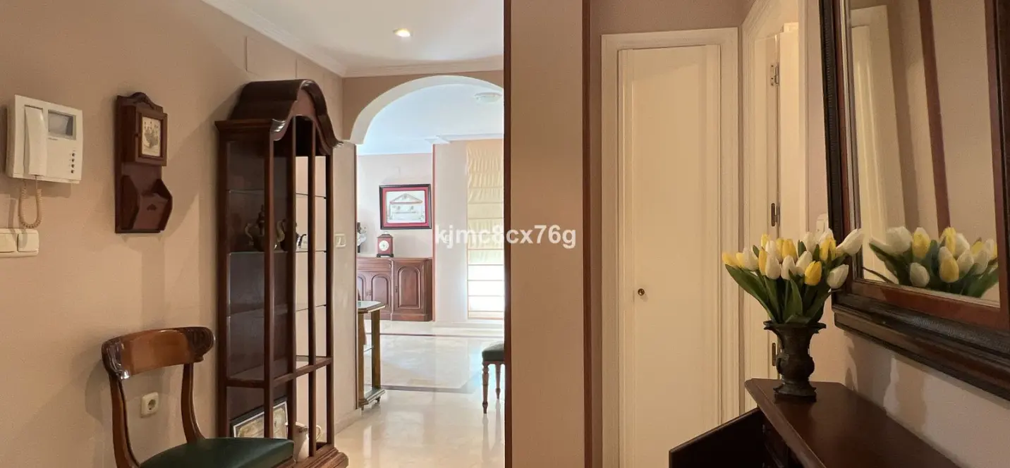 Sale of middle floor apartment in Marbella 2