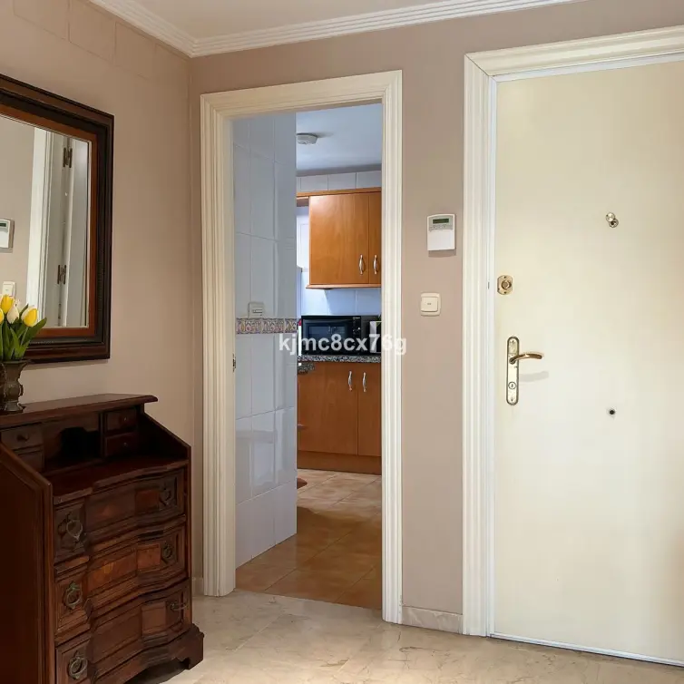 Sale of middle floor apartment in Marbella