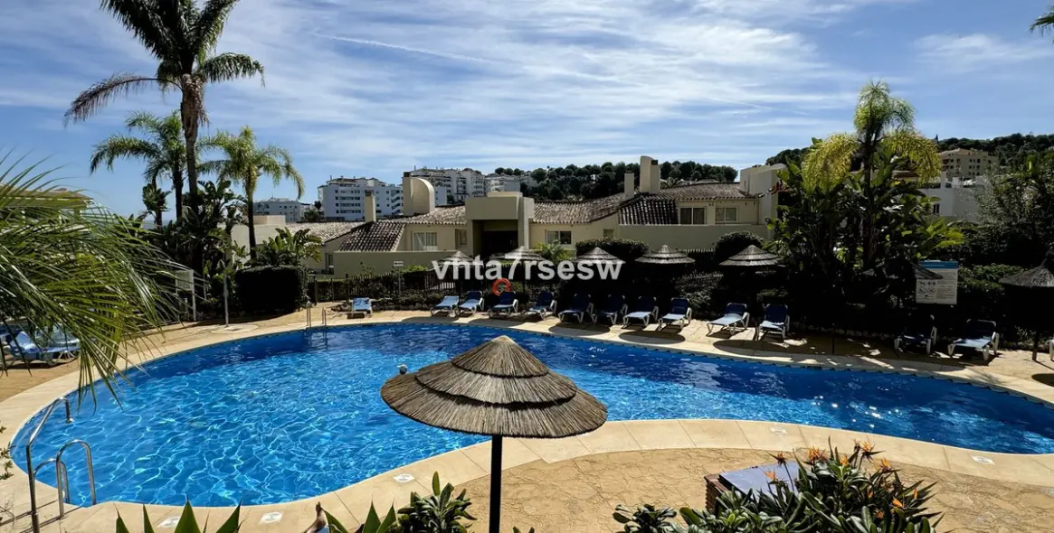 Sale of middle floor apartment in Riviera del Sol 1