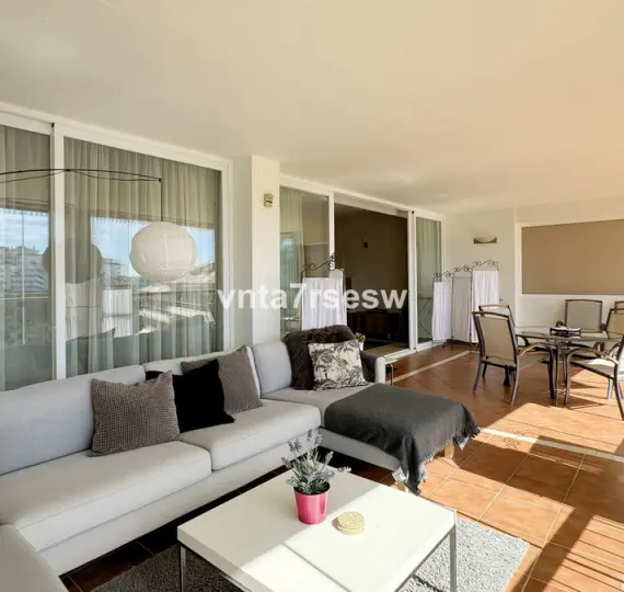 Sale of middle floor apartment in Riviera del Sol