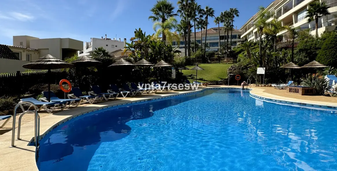 Sale of middle floor apartment in Riviera del Sol 5