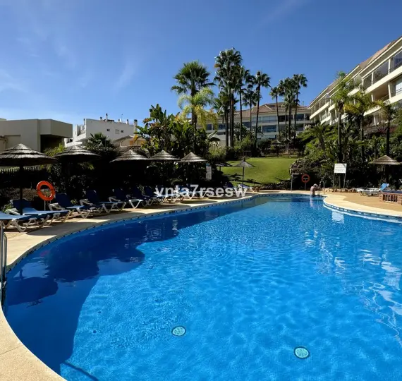 Sale of middle floor apartment in Riviera del Sol