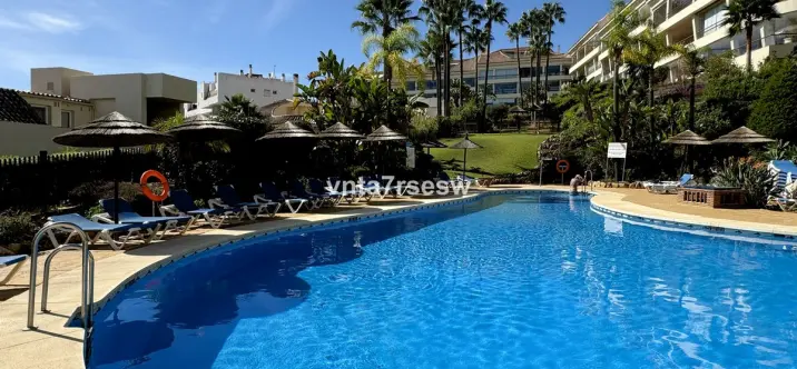 Sale of middle floor apartment in Riviera del Sol 4