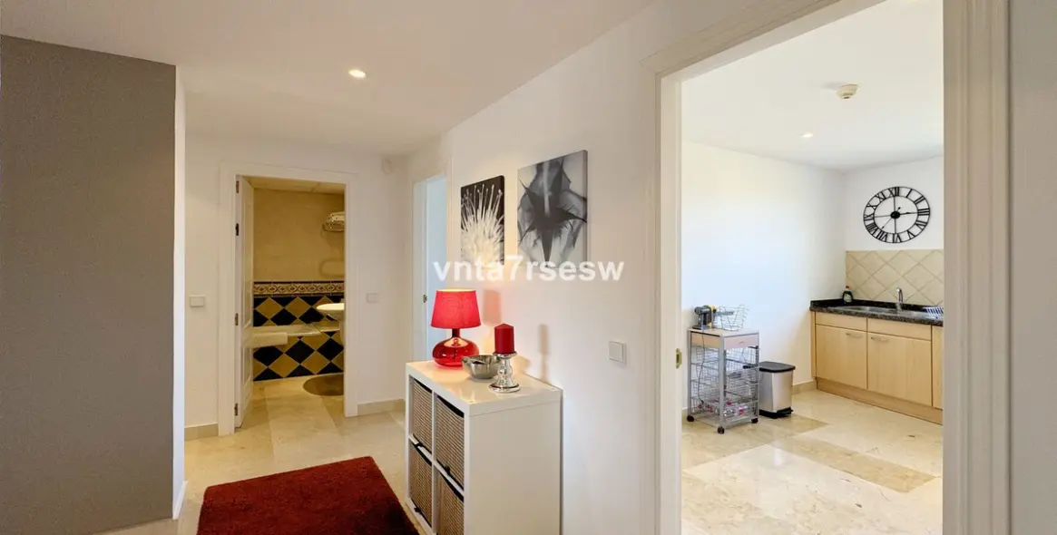 Sale of middle floor apartment in Riviera del Sol 6
