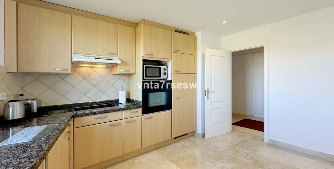 Sale of middle floor apartment in Riviera del Sol 9