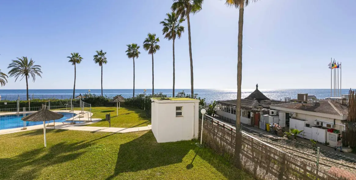 Sale of ground floor apartment in Calahonda 1