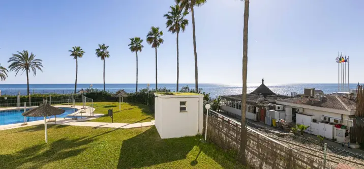 Sale of ground floor apartment in Calahonda 0