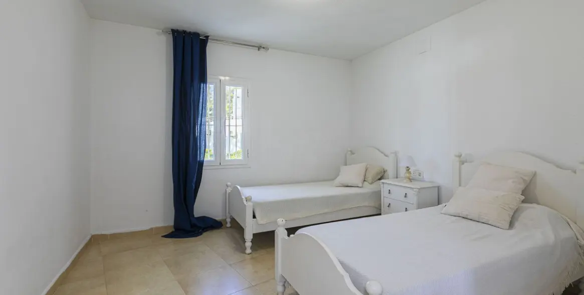 Sale of ground floor apartment in Calahonda 11