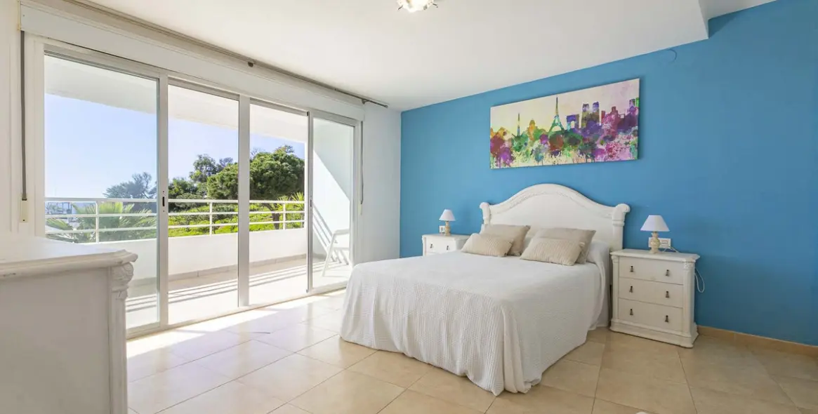 Sale of ground floor apartment in Calahonda 13