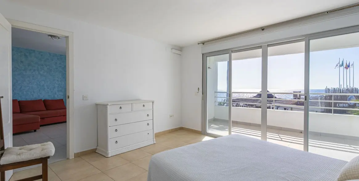 Sale of ground floor apartment in Calahonda 15