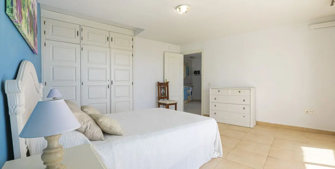 Sale of ground floor apartment in Calahonda 16