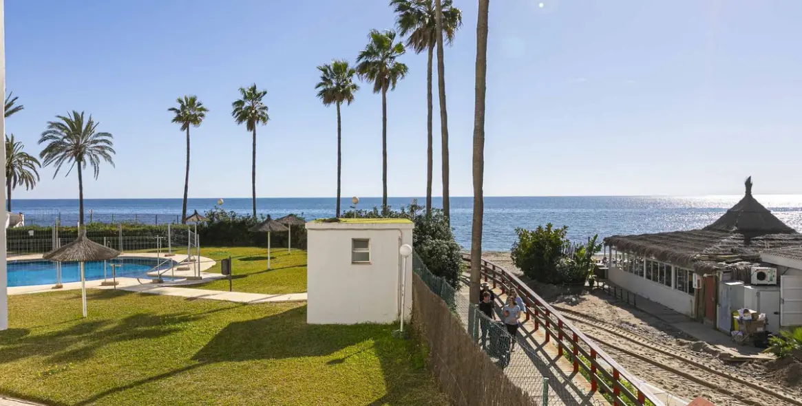 Продажа апартаментов на первом этаже в Calahonda 21