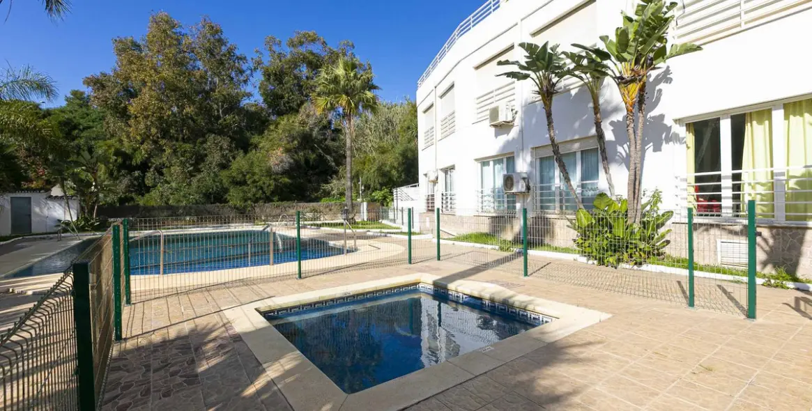 Продажа апартаментов на первом этаже в Calahonda 23