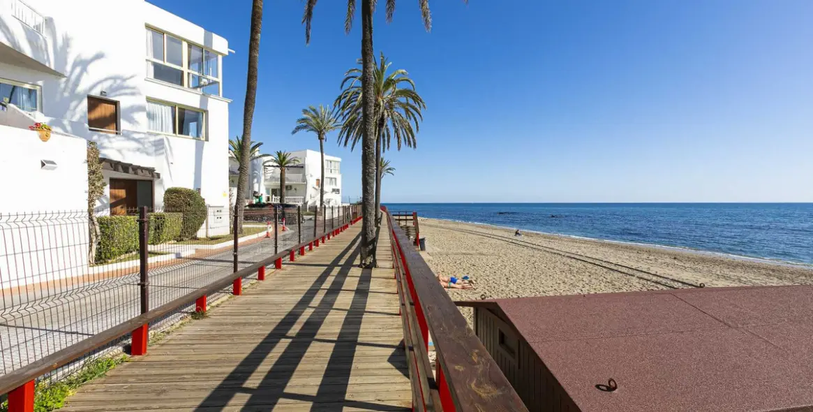 Продажа апартаментов на первом этаже в Calahonda 25