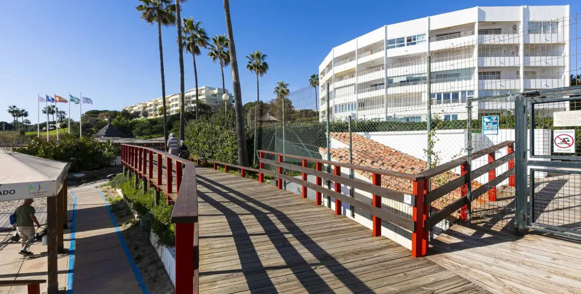 Продажа апартаментов на первом этаже в Calahonda 26