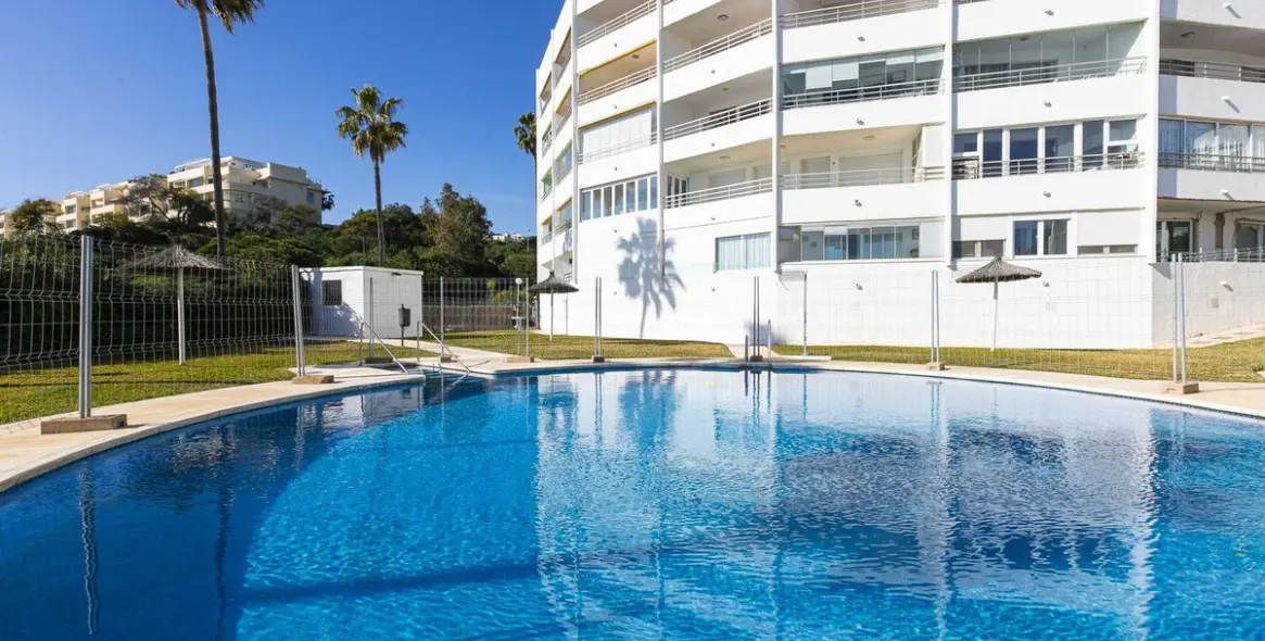 Продажа апартаментов на первом этаже в Calahonda 27