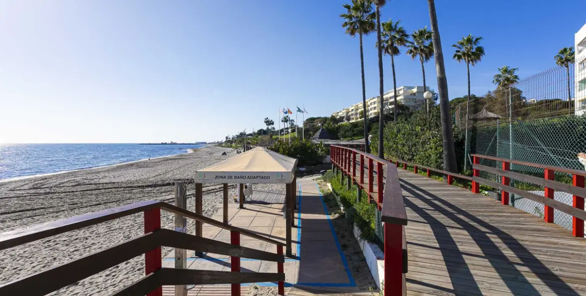 Продажа апартаментов на первом этаже в Calahonda 28