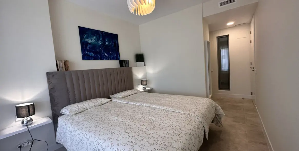 Venta de apartamento en planta media en Selwo 23