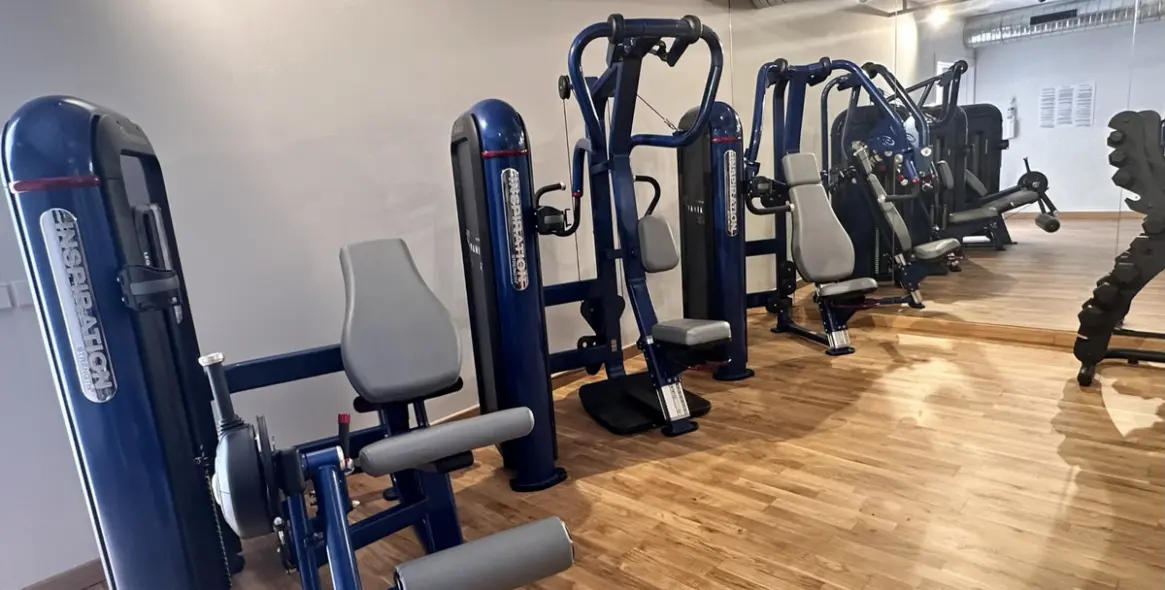 Venta de apartamento en planta media en Selwo 31