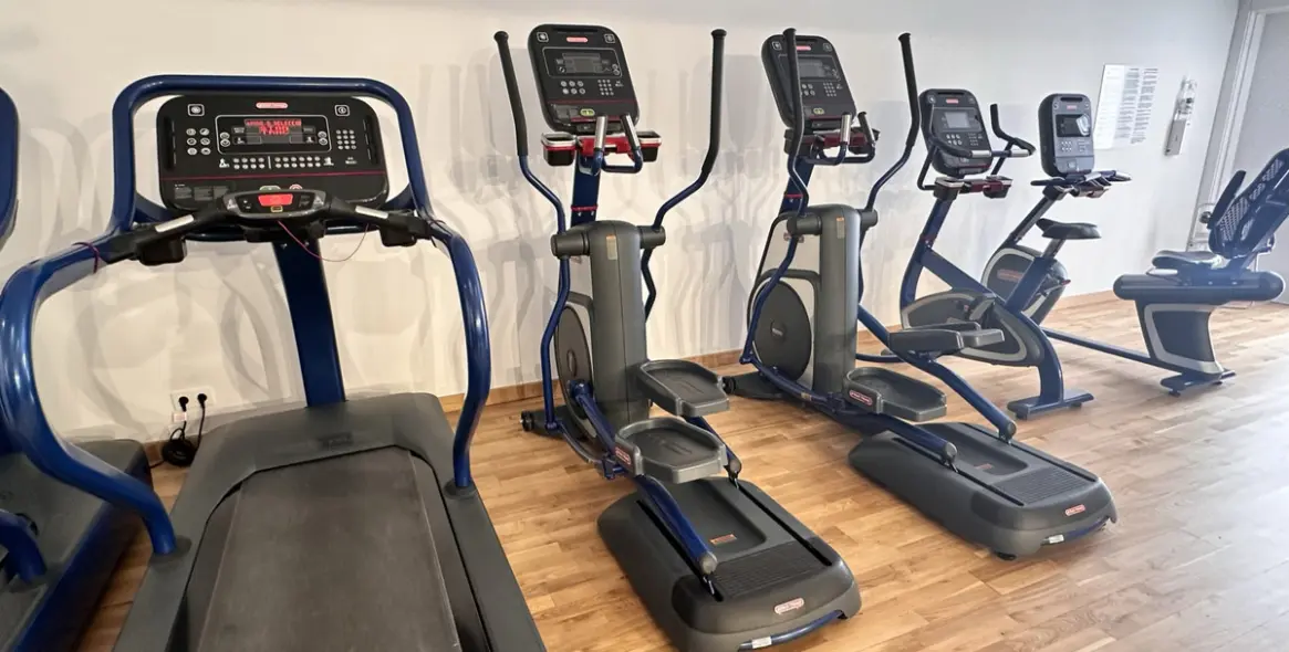 Venta de apartamento en planta media en Selwo 34