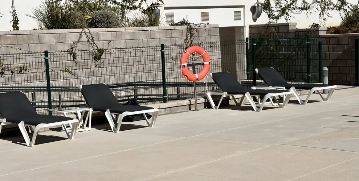 Venta de apartamento en planta media en Selwo 37