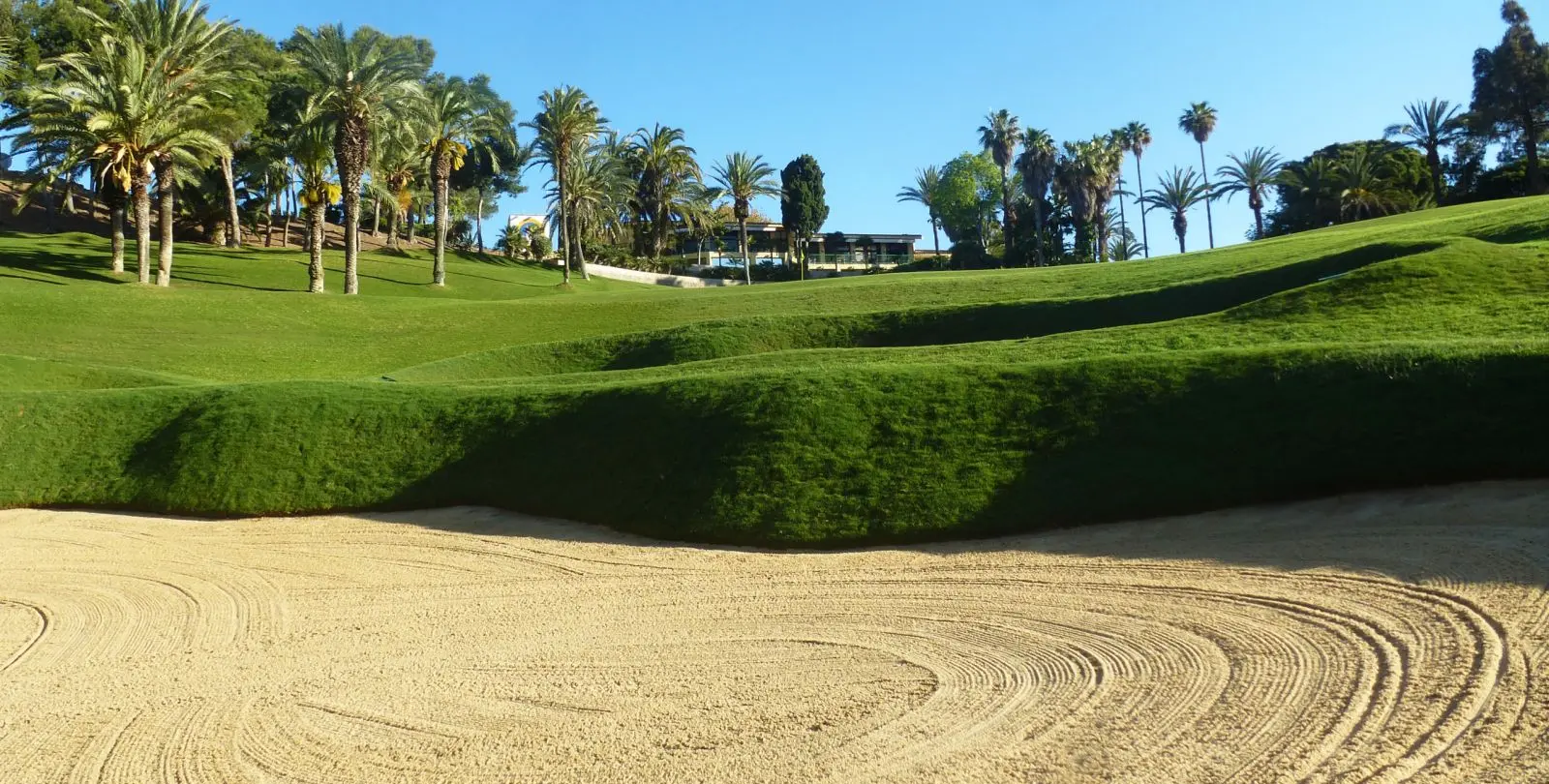 Sale of middle floor apartment in Benalmadena 12