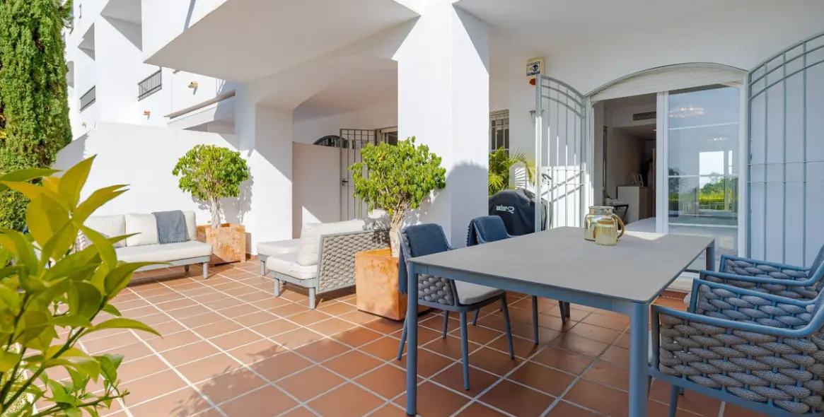 Sale of ground floor apartment in Los Arqueros 5