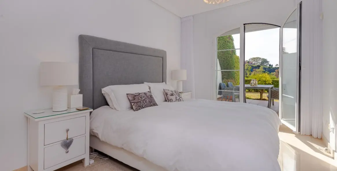 Sale of ground floor apartment in Los Arqueros 11