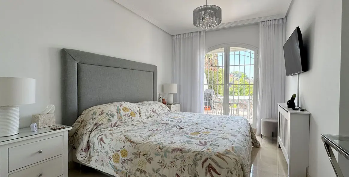 Sale of ground floor apartment in Los Arqueros 12