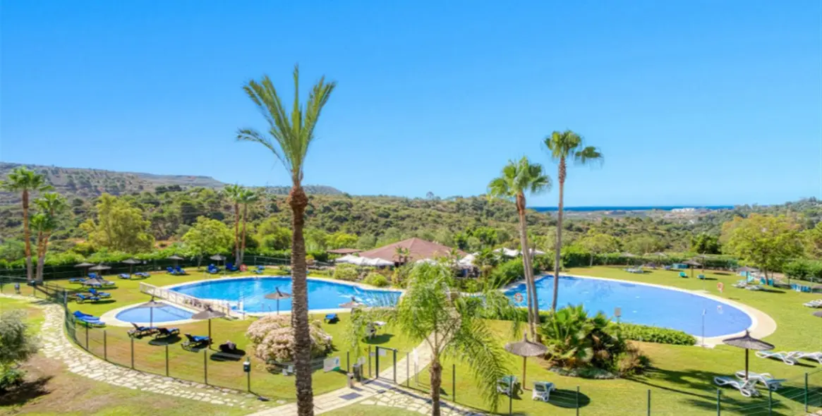 Sale of penthouse duplex in Benahavís 2