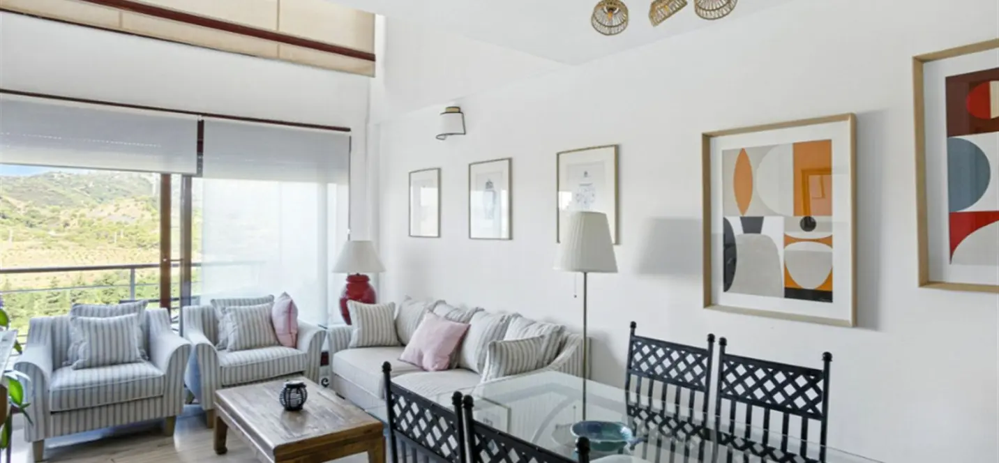 Venta de ático dúplex en Benahavís 2