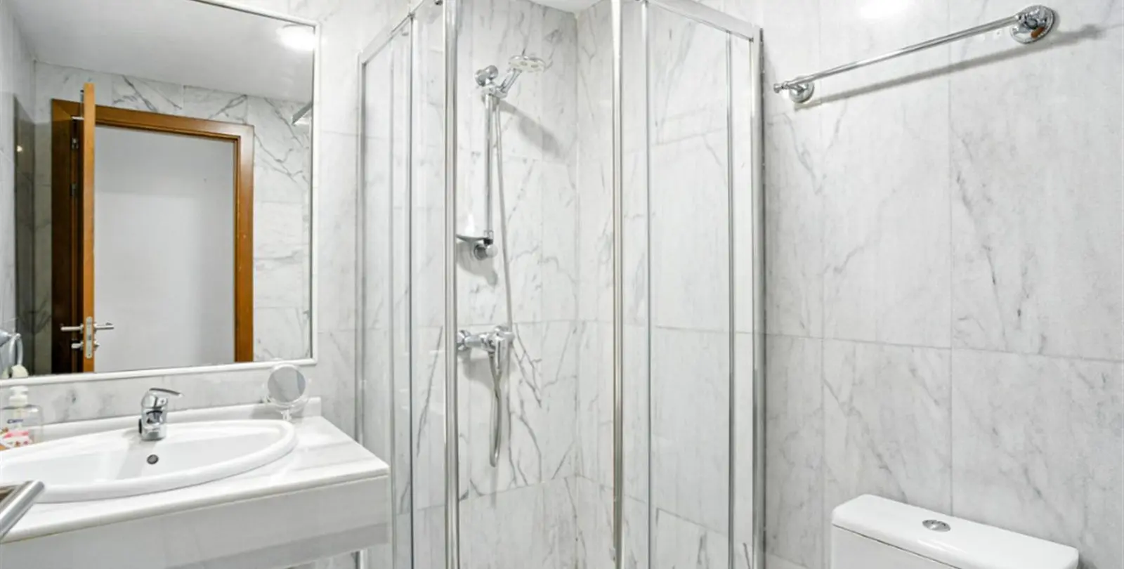 Sale of penthouse duplex in Benahavís 11
