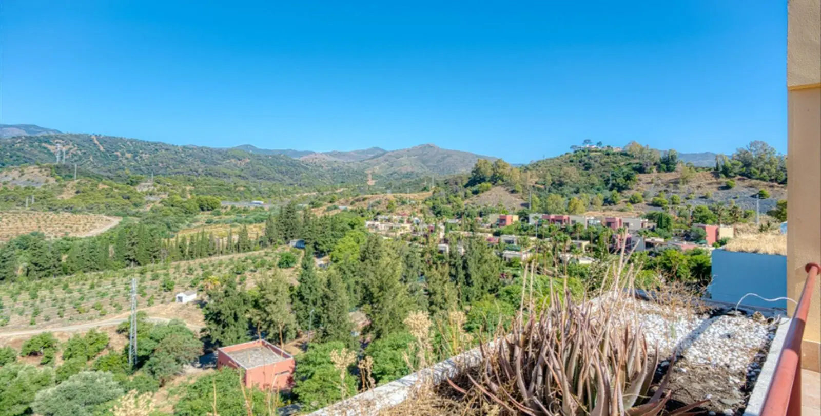 Sale of penthouse duplex in Benahavís 16