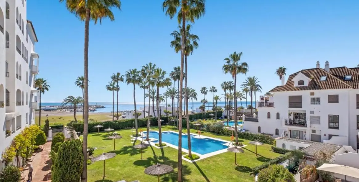 Sale of ground floor apartment in La Duquesa 1