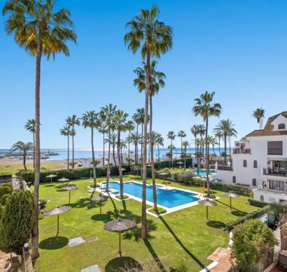 Sale of ground floor apartment in La Duquesa