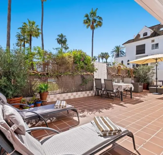 Sale of ground floor apartment in La Duquesa