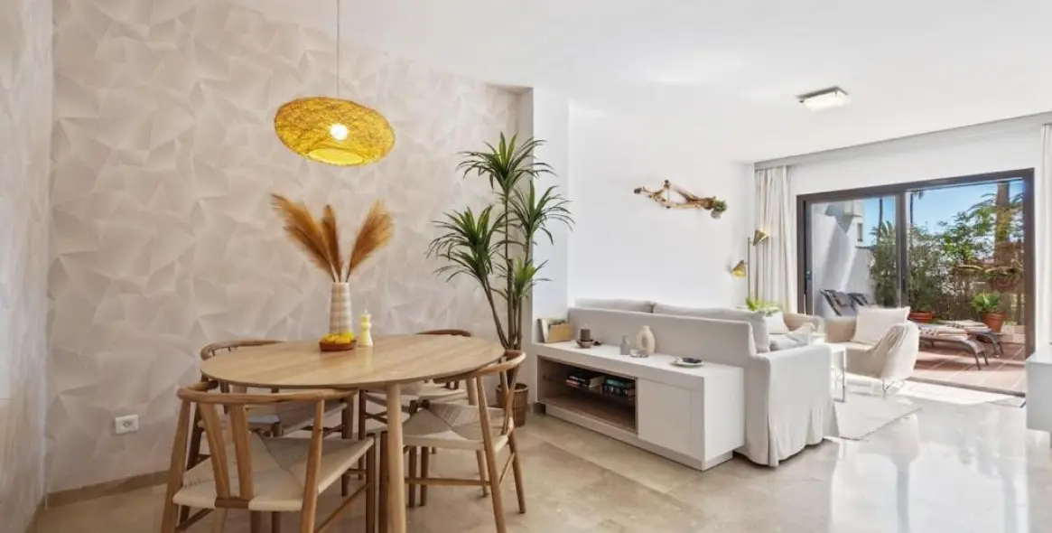 Sale of ground floor apartment in La Duquesa 5